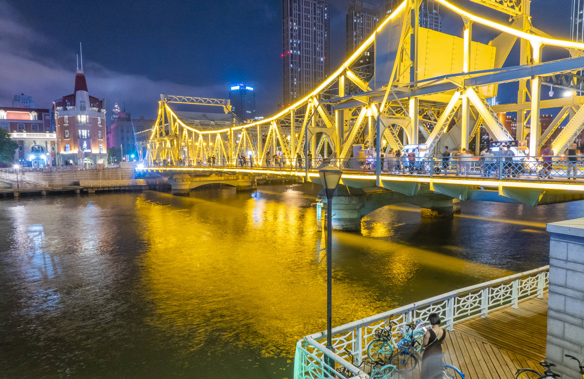 上海|中国城市的颜值担当，不是上海和香港，而是北方这座“未来之城”