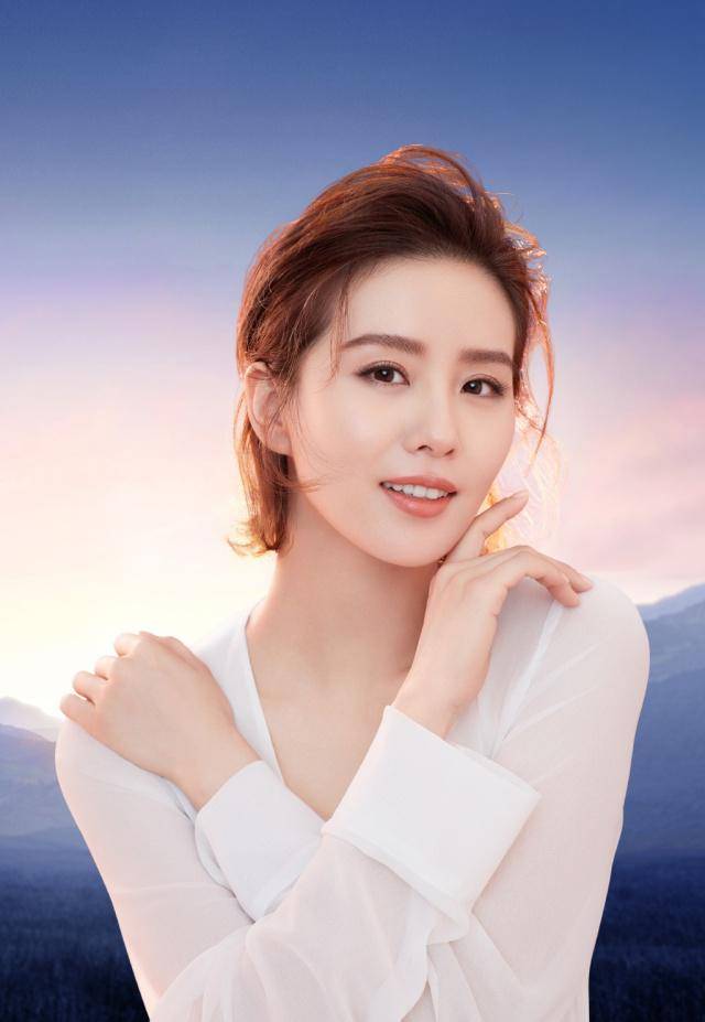 发型刘诗诗为什么又“火”了,只因怀孕后剪掉十年长发,瞬间年轻10岁