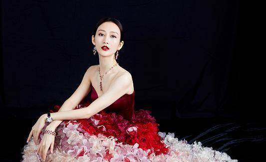 颜色 王鸥怎么这么美啊，就算礼服裙设计的很华丽，也没有她惹眼