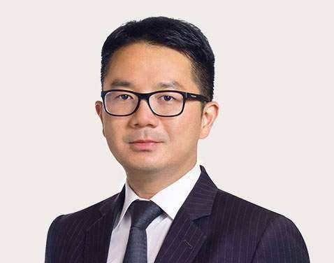 郑志恒本是郑裕彤一直带在身边培养的孙子,有意让他继承家族880亿美金