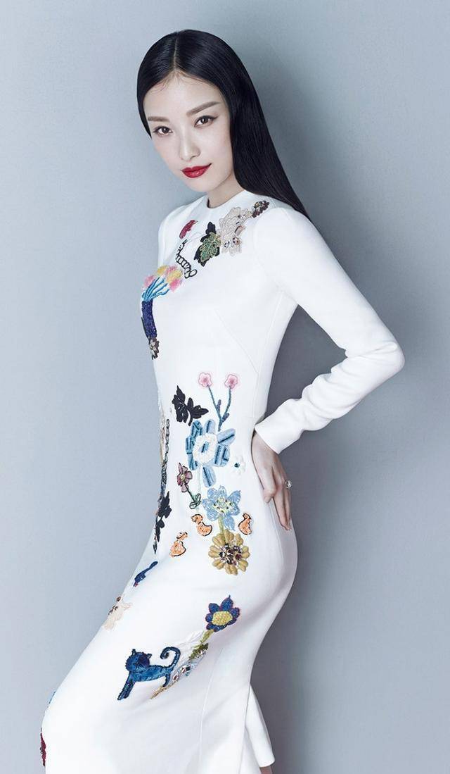 刺绣 “玉墨”倪妮穿旗袍真好看，不用扮嫩美得高级大方，越来越有气质