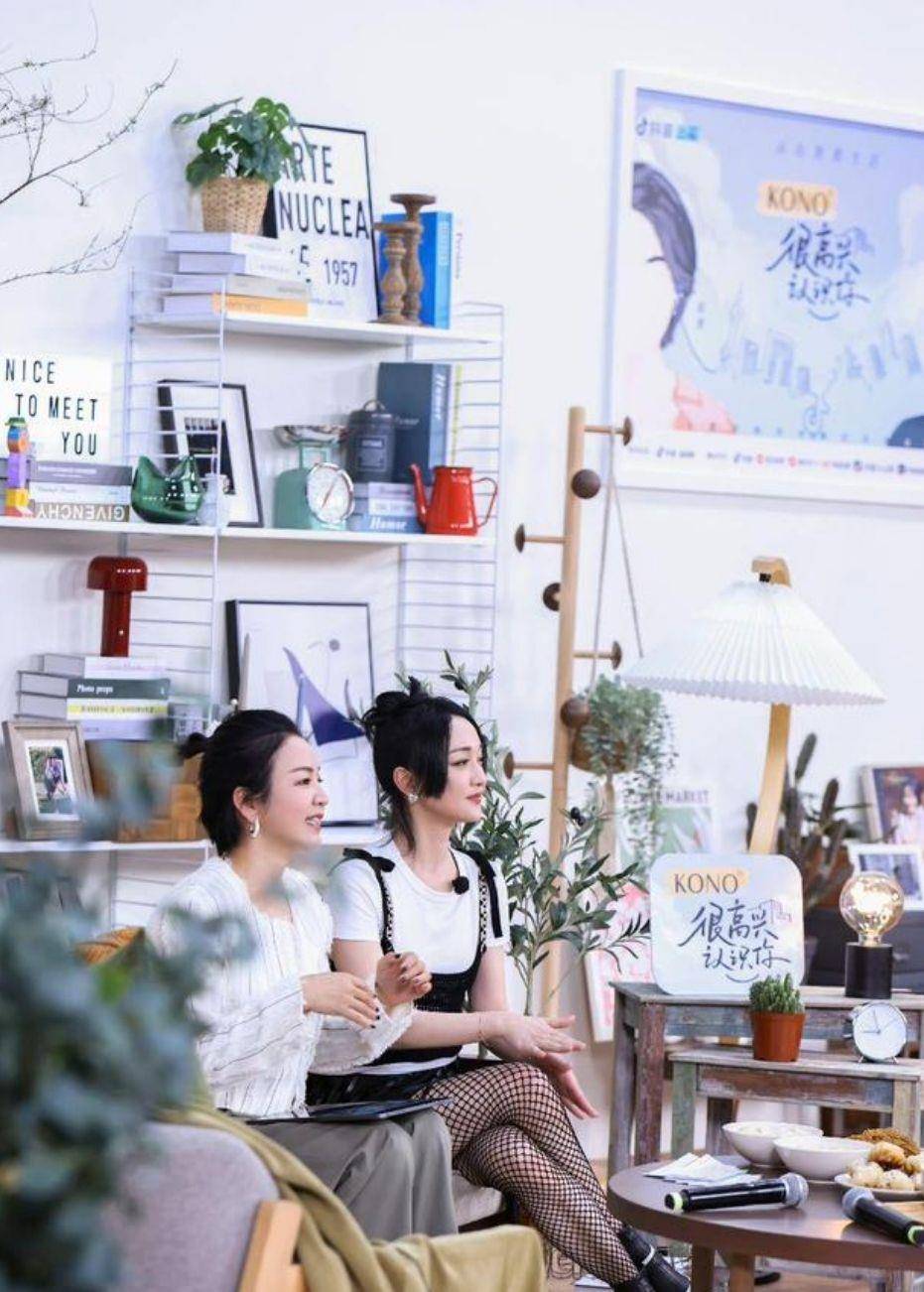 黑色 周迅穿6万的香奈儿现身节目，却显小肚腩身材，穿得贵反而翻车了