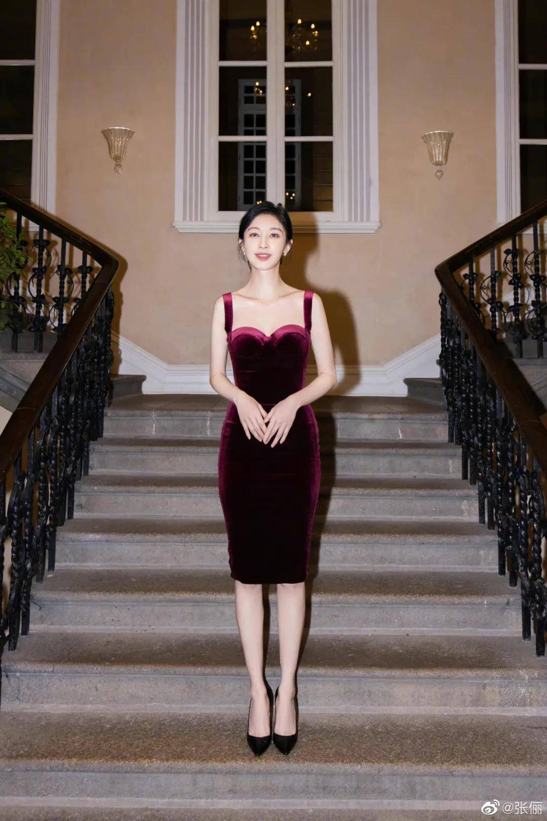 张俪|A4腰大长腿，她和刘亦菲并称“古装四美”却糊了15年：姐姐不红，天理难容！