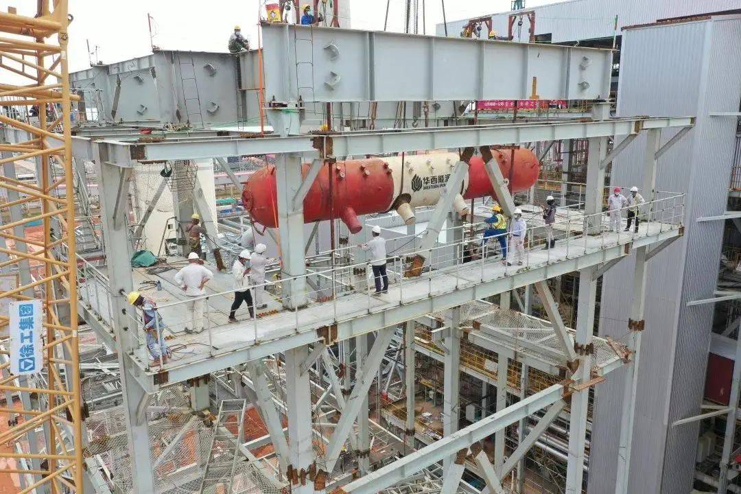 260吨履带式起重机紧密协助,#4锅炉汽包吊装一次成功_印尼_工作_建设