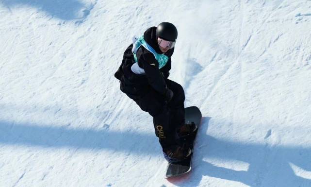 超帅 苏翊鸣一跳封神大爆火！身披国旗成英雄，超帅“刹车” 拿下金牌