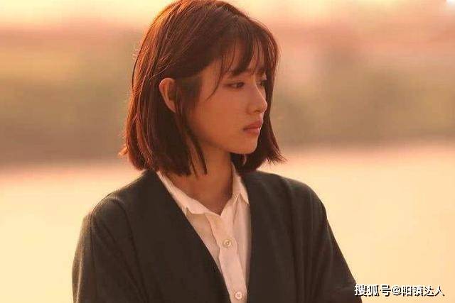 卷发不管多大年纪女人，别被这3款短发“迷惑”，显老气有大妈既视感