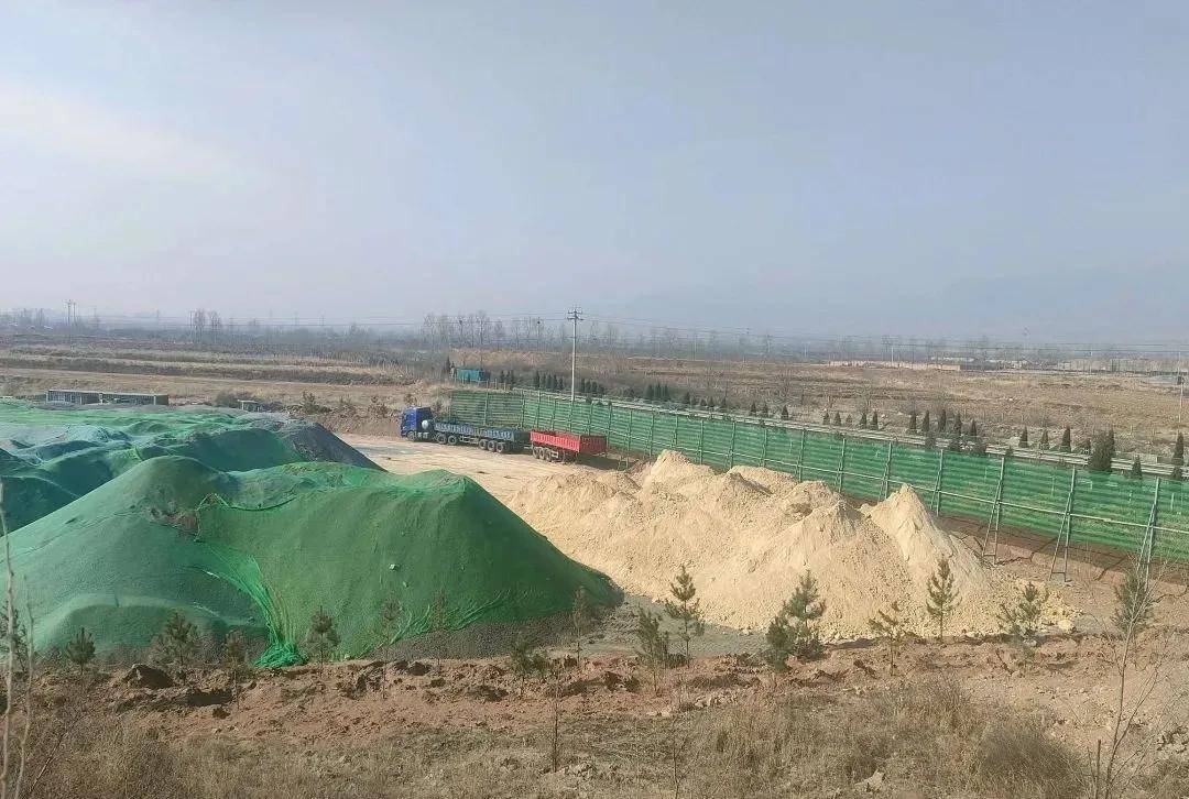 忻州代县阳明堡镇:上砂河村固体废料 露天堆放无人管?