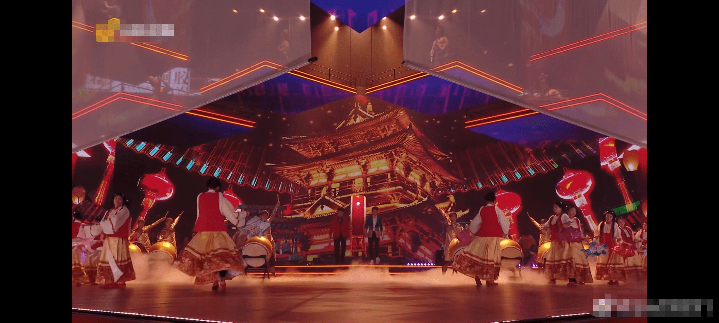 卫视|元宵晚会亮点合集：中国女足齐唱铿锵玫瑰，baby假唱痕迹太明显