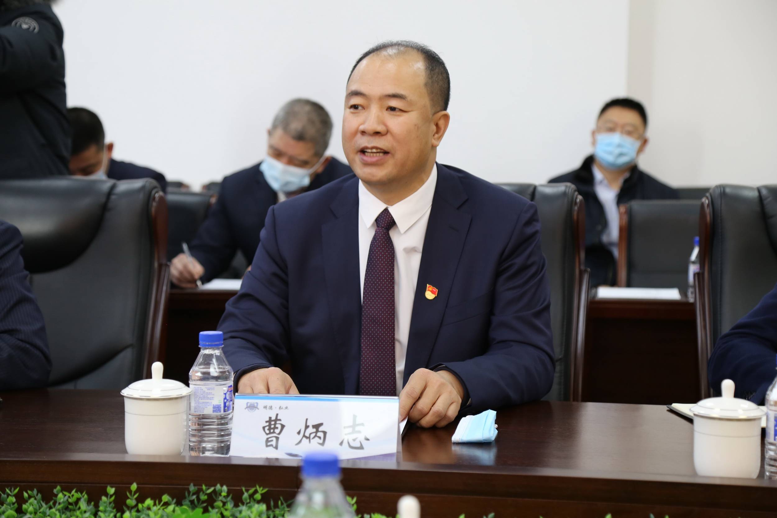 吉林市委书记贺志亮主持召开市委市政府支持学校升格职业本科大学现场