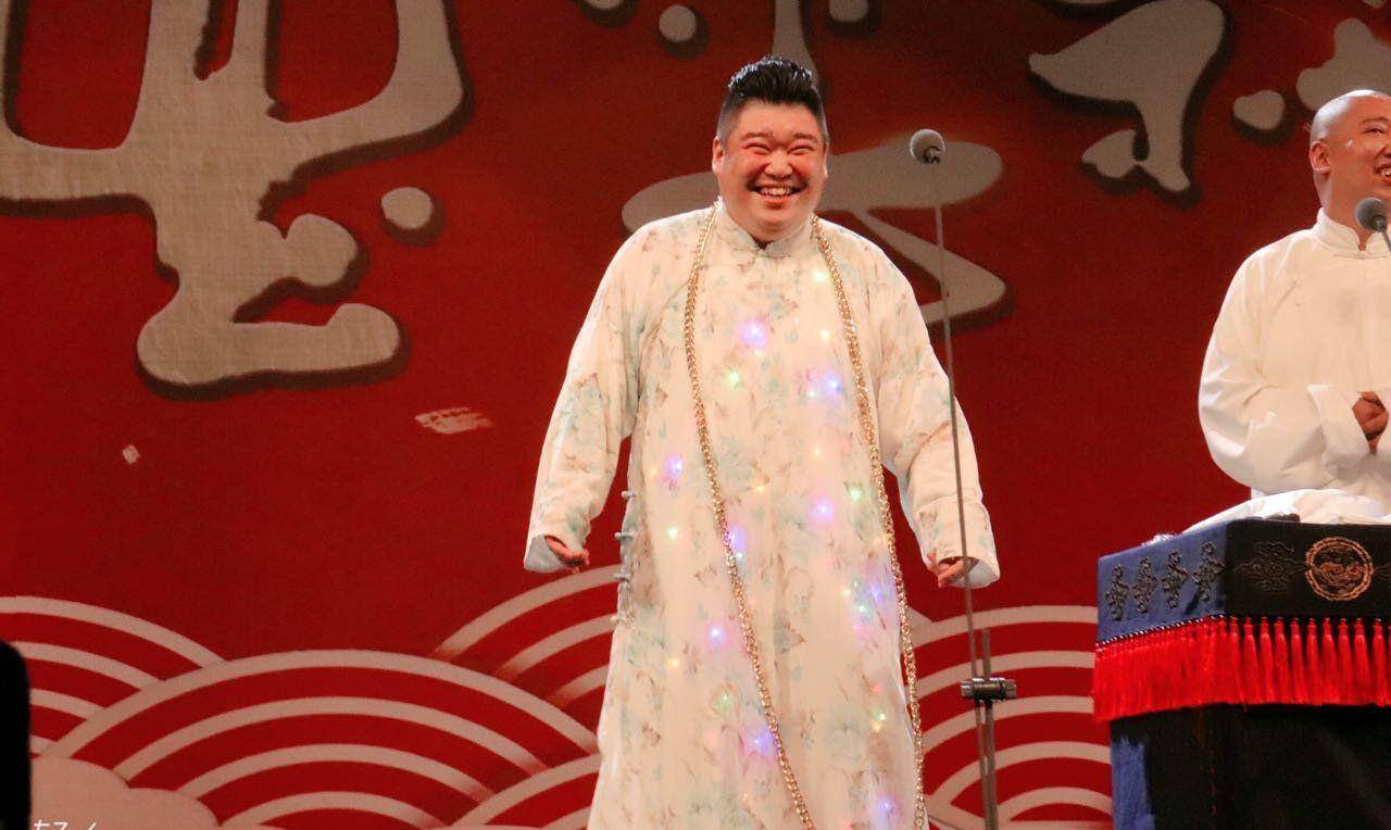 大褂|怼观众“不听就出去”的他已回归，被喊“滚出德云社”的他仍禁演