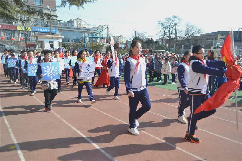 同筑冰雪梦童心向未来青岛嘉定路小学举行2022春季开学典礼