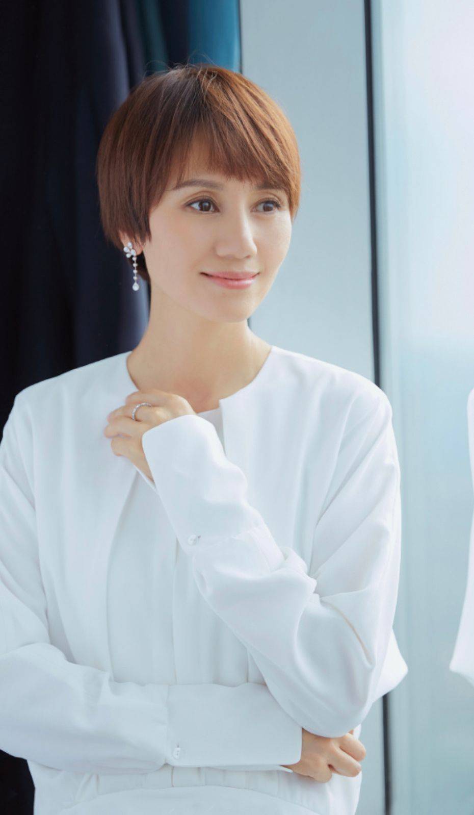 长发看了袁泉的长发照，终于明白为什么上了年纪的女人，都喜欢留短发