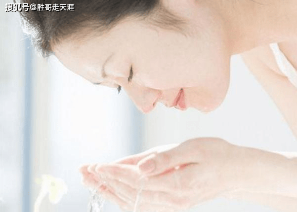 方法女人上了年纪就被叫黄脸婆！学会这6个护肤技巧，照样美成一枝花