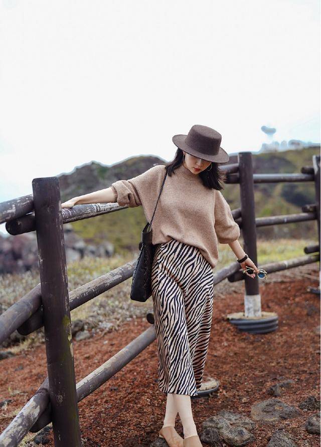 大腿 有一种优雅大方的美叫:三木穿“膝下裙”,35岁左右的女人快收藏