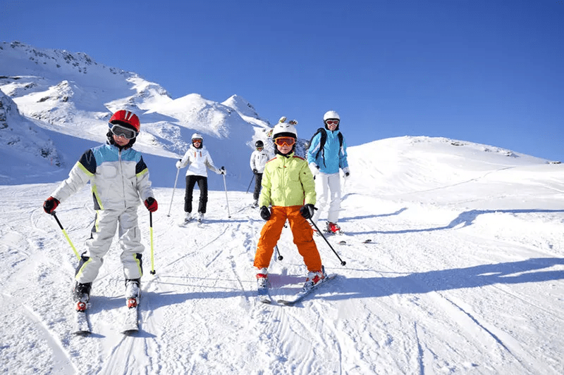 谈球吧体育滑雪技巧之滑降和转弯——初学者也能分分钟掌握滑雪要领(图2)