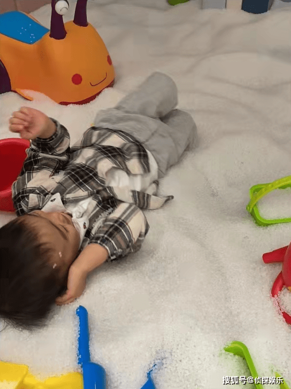 何猷君|奚梦瑶晒倒立瑜伽照，生二胎3月身材恢复如初，细腰长腿超吸睛