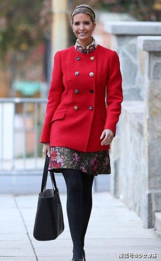 好身材 38岁伊万卡“新年红装”太美,130斤尽显凹凸感,看完不想减肥了