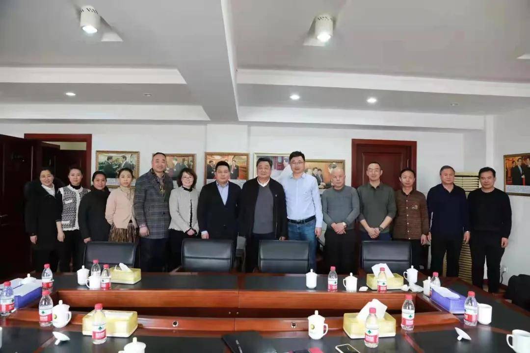 热烈庆祝大连嗑客食品集团与黑龙江富华集团总公司签订战略合作协议