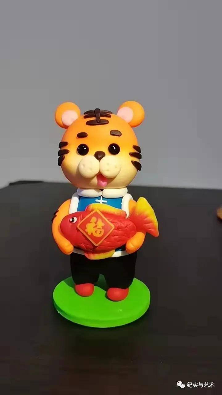 忻州义井常芳联:捏制冬奥会吉祥物受人青睐_面塑_冰墩_创作