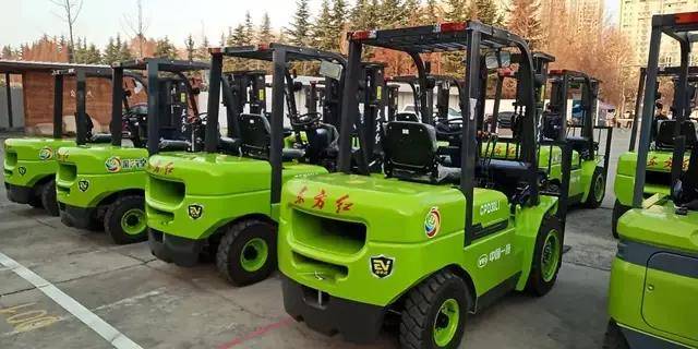 绿色低碳赛道东方红新能源叉车再出发