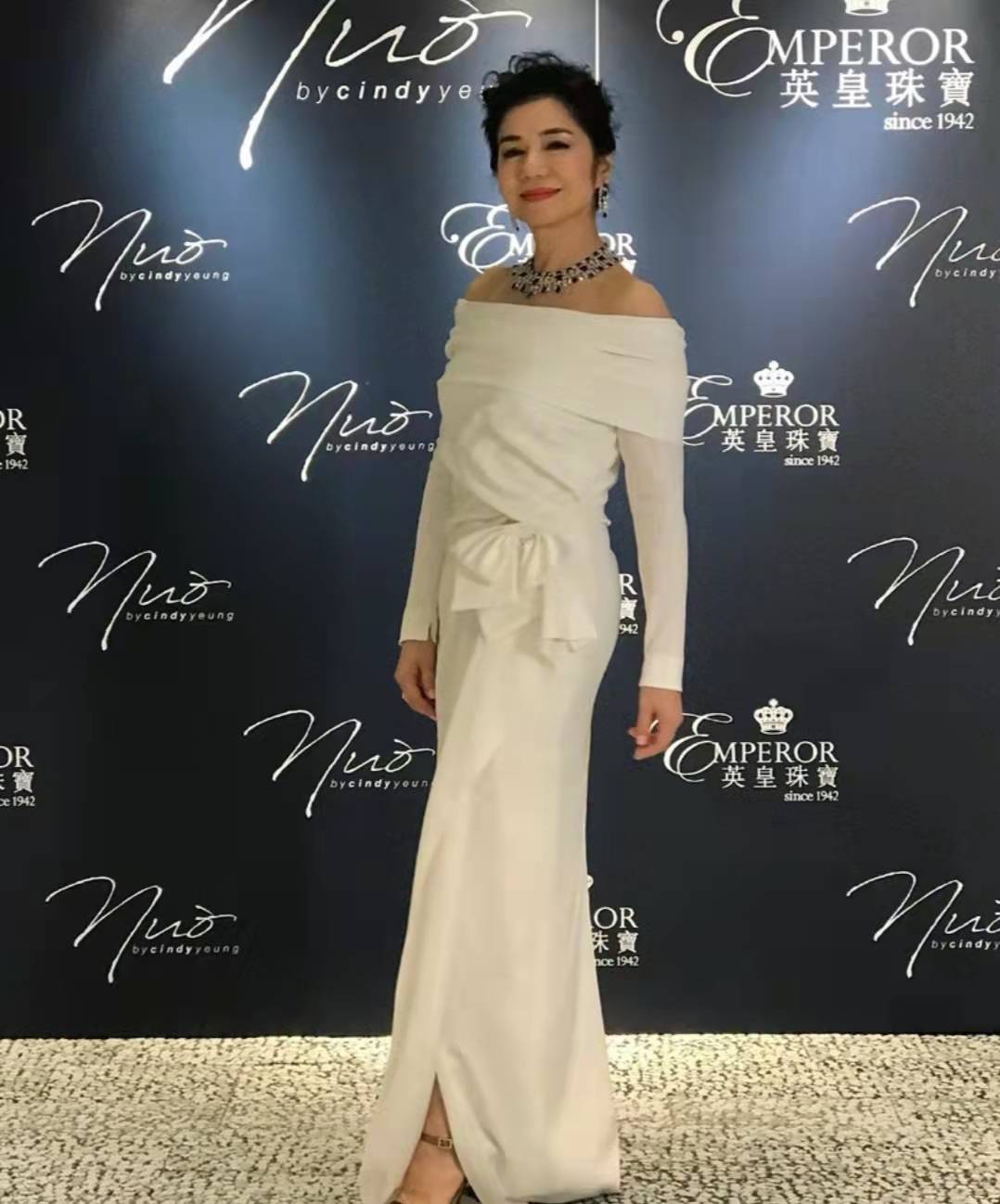 原创魅力不减62岁钟楚红近况曝光脸上已有明显皱纹但仍崇尚健康美