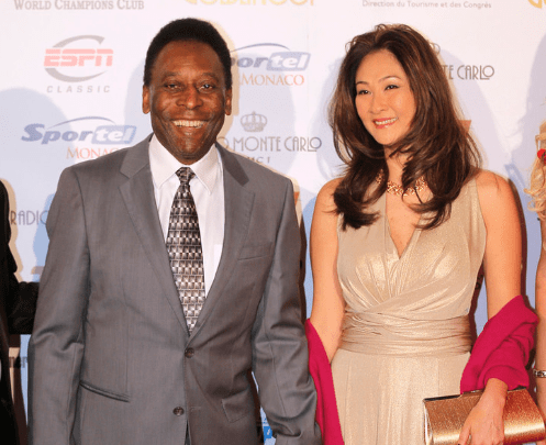 原创球王贝利妻子是小32岁的日本女人婚后两人依旧十分恩爱