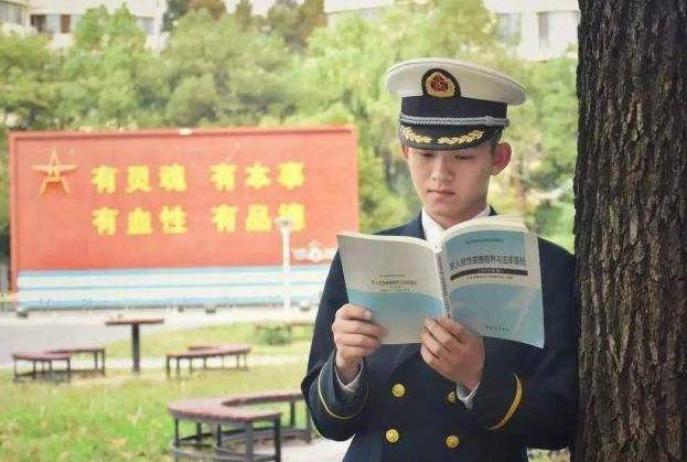 什么是军校生提前批 1450b329961d420da7d53de1a7caefa2.jpeg