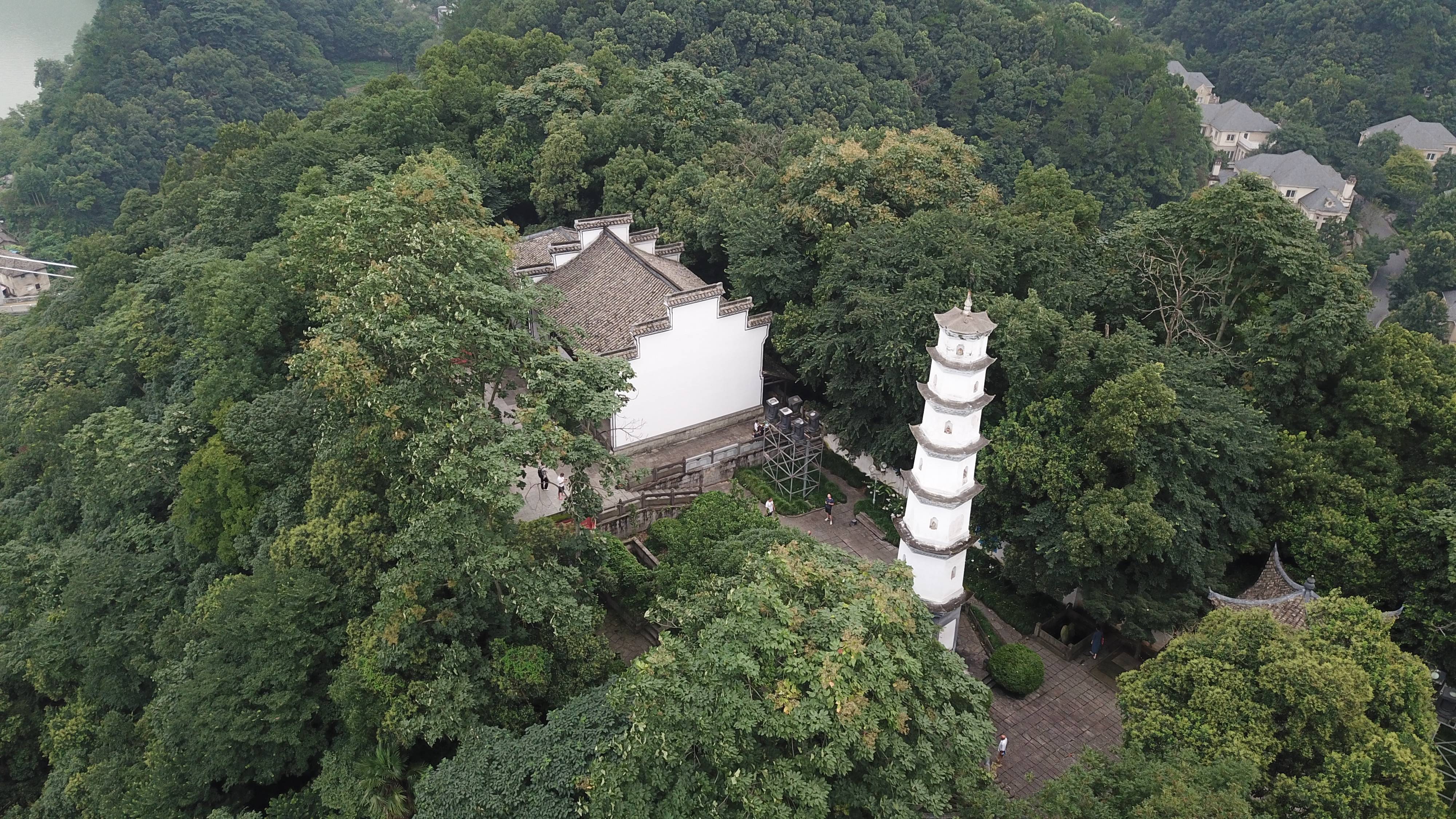 来自|中国最美县城藏在浙江，全国的快递基本上都来自这里，景色很美