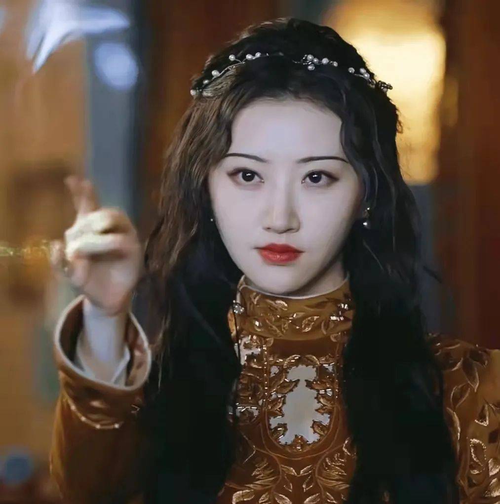 因为当淡颜女神遇上浓颜美人，谁更美？7组女星对比强烈