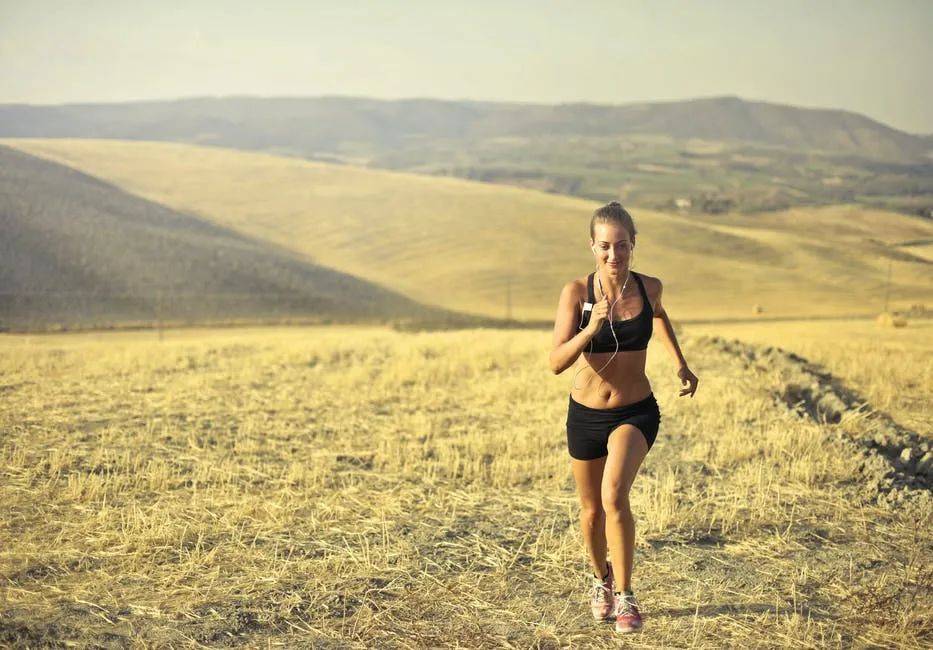 锻炼|每天跑5公里vs隔天跑10公里，哪个效果好？