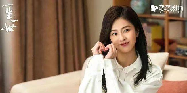 因为当淡颜女神遇上浓颜美人,谁更美?7组女星对比强烈