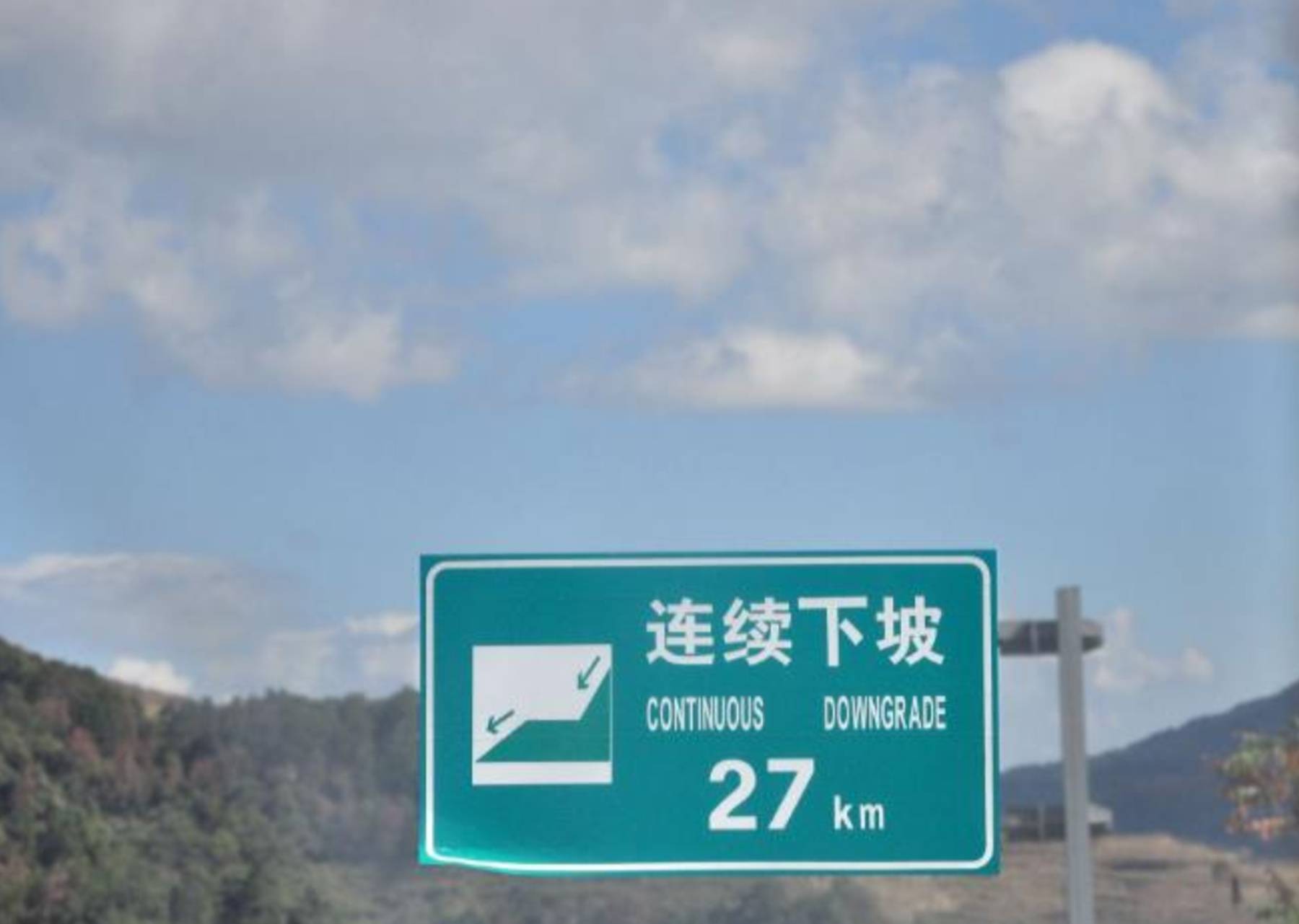 原创67云南独龙江公路连续27公里长下坡10年坠车超千辆百余人丧命
