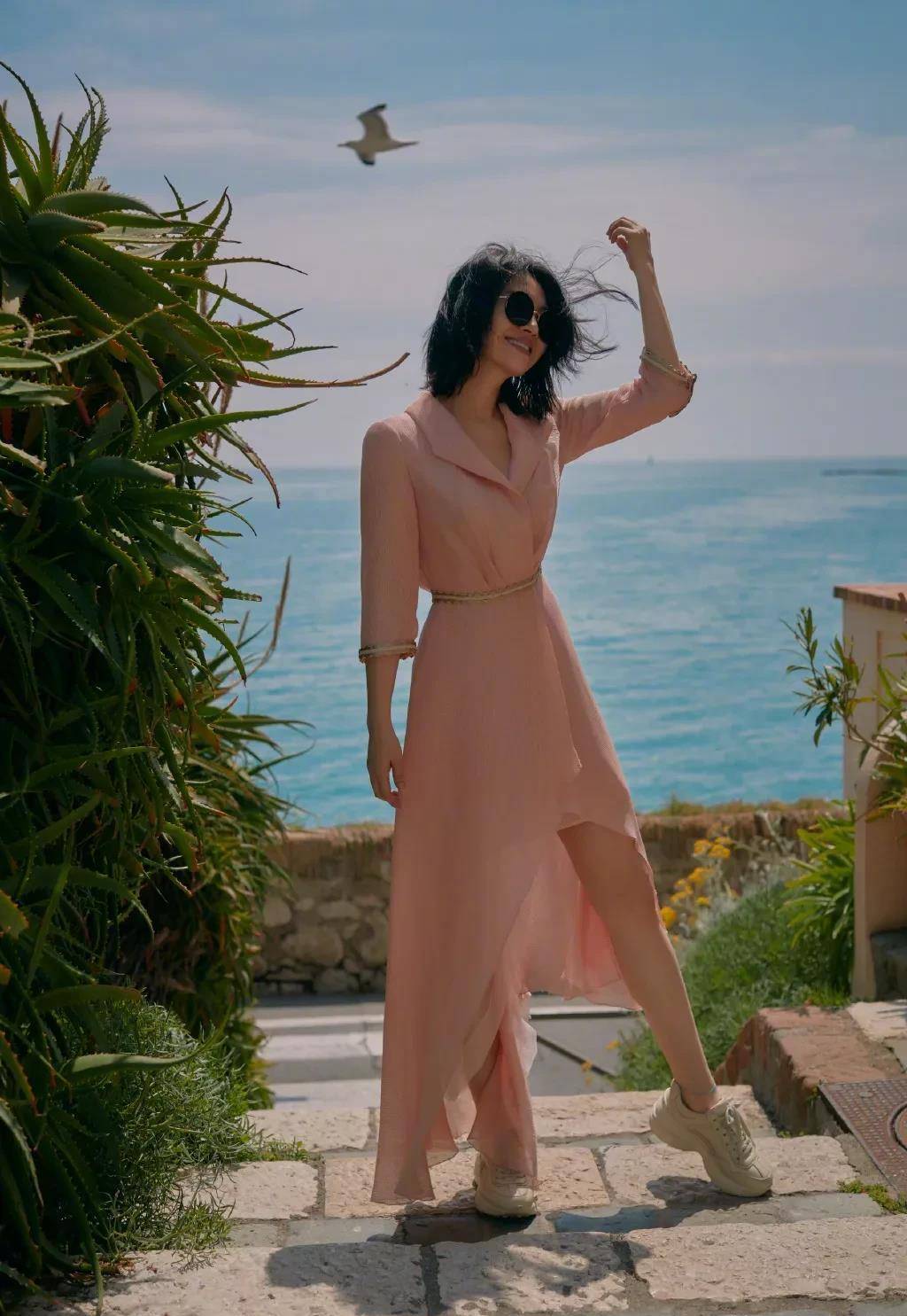 滑有 50岁的王菲活的像个青春期少女！许晴 刘嘉玲更是“浪”出天际