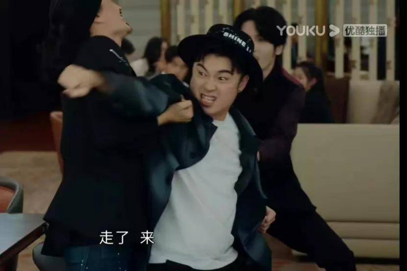 职场|《盛装》系《穿普拉达的女魔头》国剧版？反正不难看