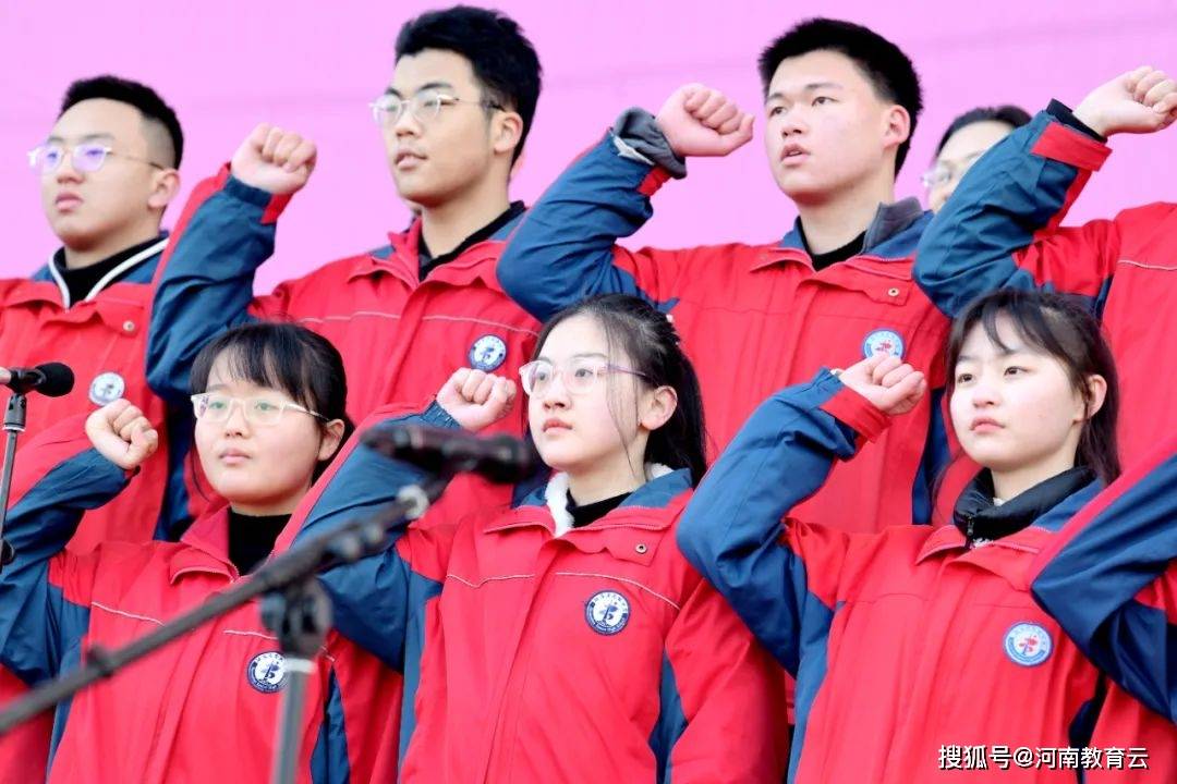 驻马店高中举行2022年春期开学典礼暨2019级高考百日誓师大会_青春