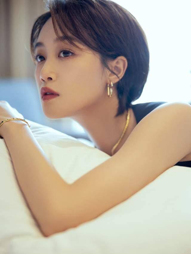 梁小冰五官扁平也很美的女星,我只服这6位!没有浓眉大眼也是大美人