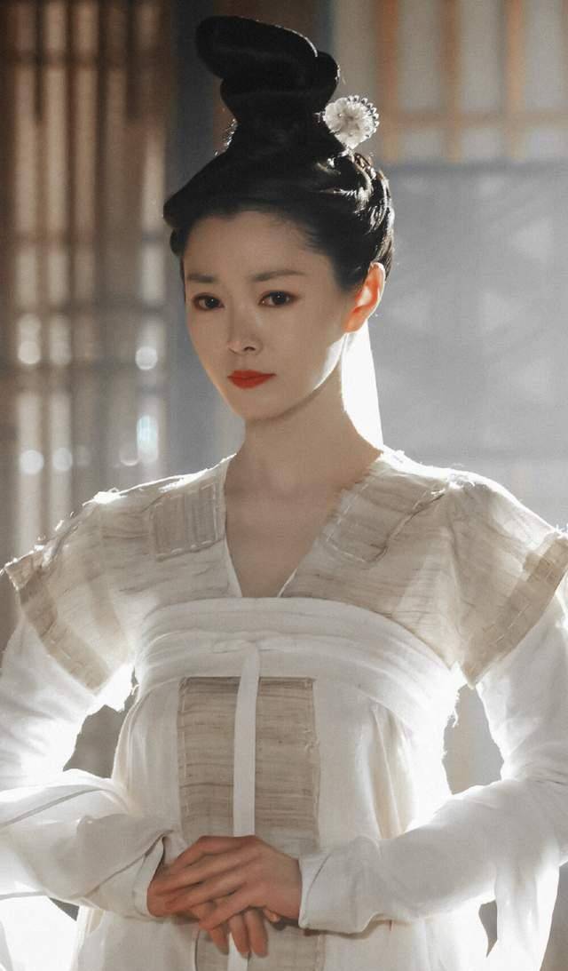 梁小冰五官扁平也很美的女星,我只服这6位!没有浓眉大眼也是大美人