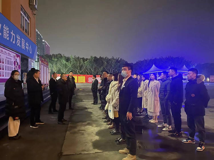 华学中|心系新生 关怀入寝|成都新华高级技工学校校领导走访慰问2022级新生