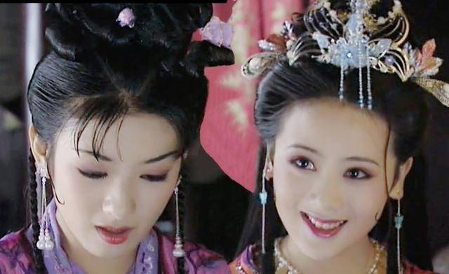 欧美厚谁说薄唇是刻薄相？她们明明就还原了“樱唇初绽”的古典美