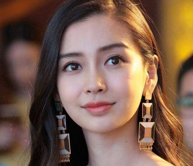 欧美厚谁说薄唇是刻薄相？她们明明就还原了“樱唇初绽”的古典美