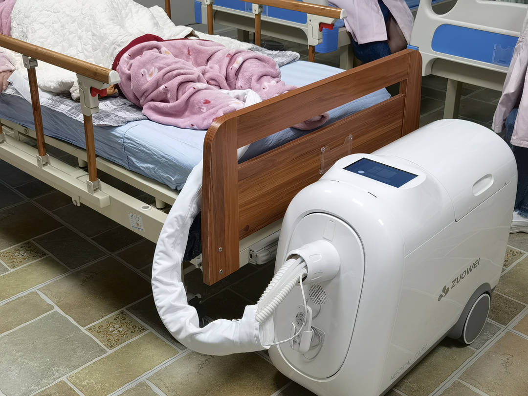 养老护理智能化大小便智能护理机器人催生护理新模式