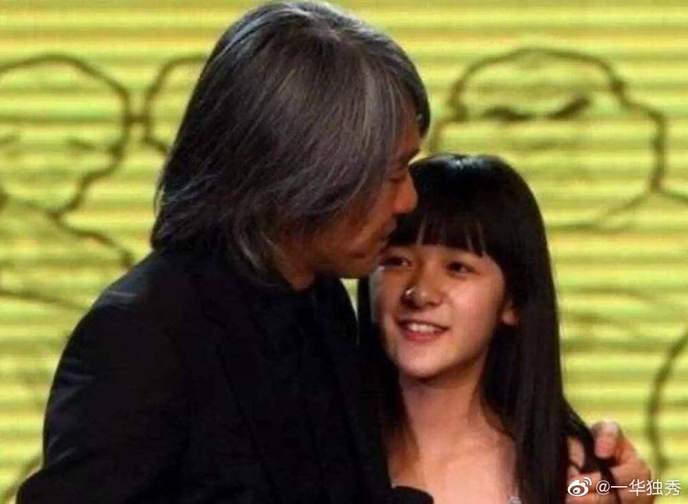 周星驰|“假小子”徐娇已长成漂亮大姑娘，背靠干爹周星驰星路顺途