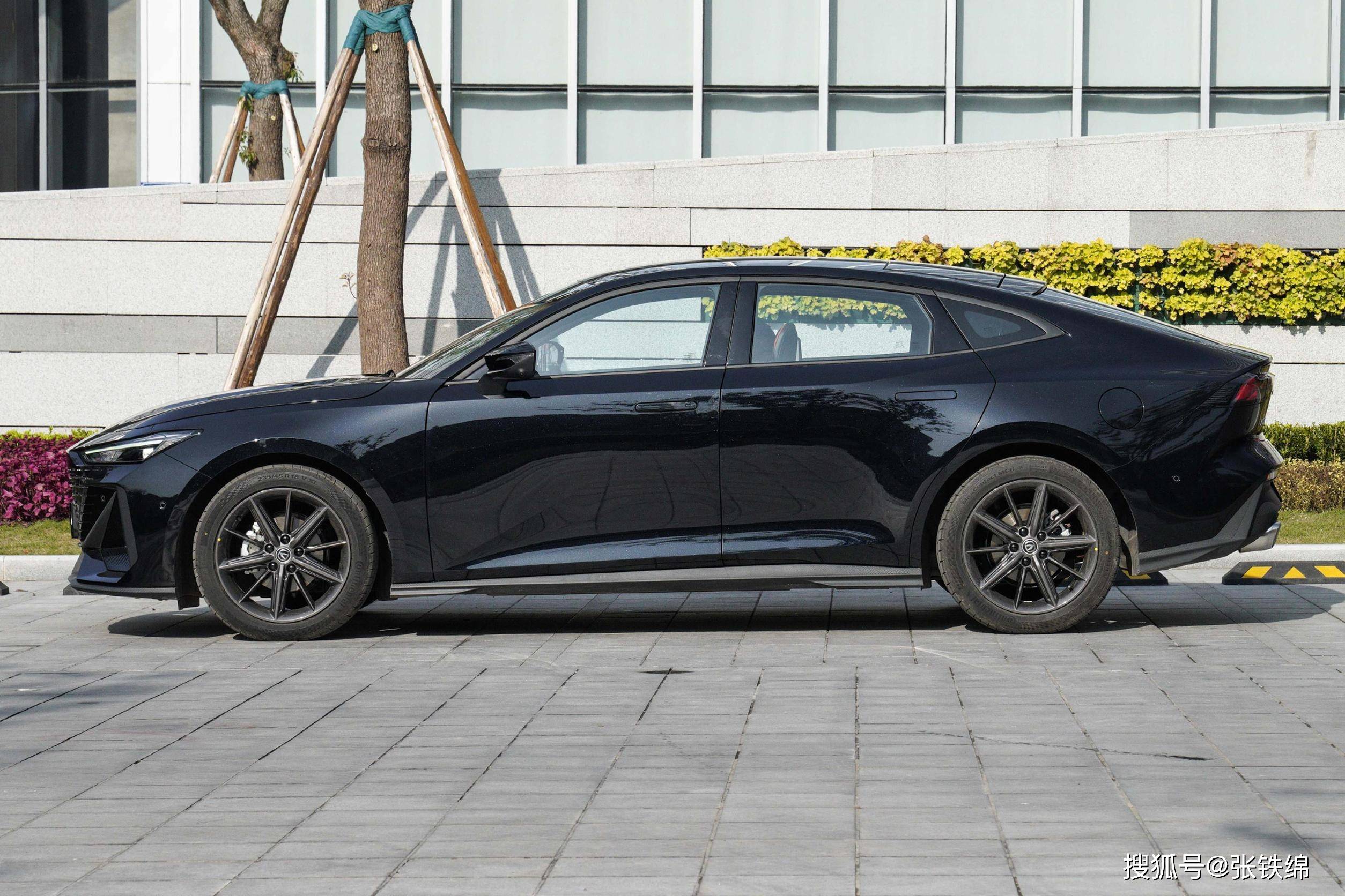 长安univ正式预售外观很霸气掀背尾门15t动力1089万起