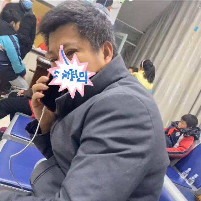 什么男子割完双眼皮后妻子像照顾月子一样照顾他，吃饭都要端到床前