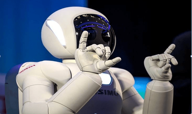 进击的服务机器人丨免喷涂pc描绘未来生活智慧蓝图