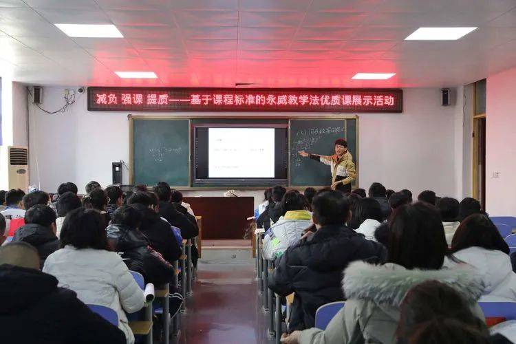 峄城区委领导吕济禹一行到青檀中学,坛山小学检查校园安全工作