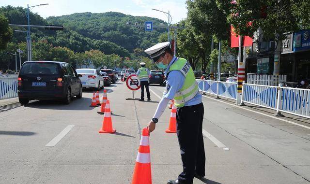 開車忘帶駕駛證被交警攔下怎麼辦不要慌還有它也管用