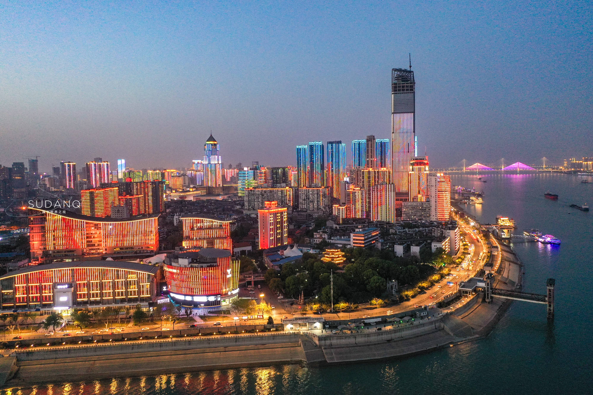 武汉夜景能全国排名第几?仅一座"彩虹桥",就美得令人叹为观止_汉江_城