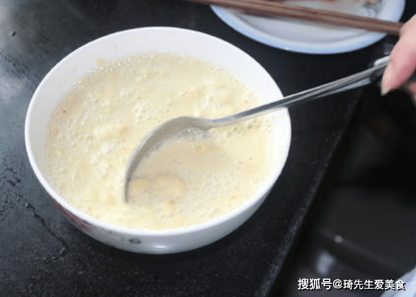 因为|早餐大妈做“豆浆”，第一步都样做，难怪喝起来又香又浓