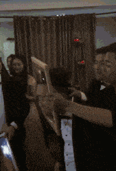 新生|搞笑GIF：想学好美容美发，你需要先练好功夫